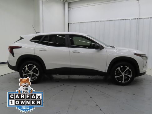 Used 2024 Chevrolet Trax RS w/ Driver Confidence Package image 2