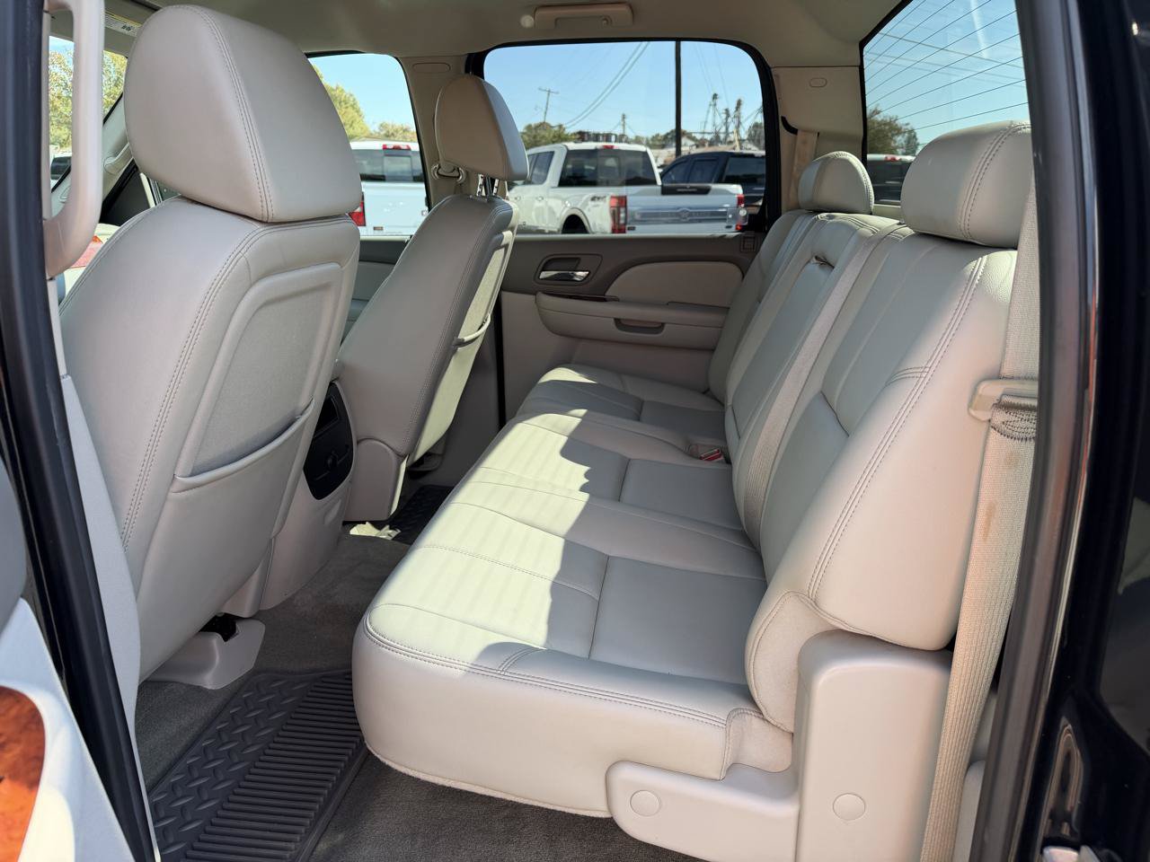 Used 2009 GMC Sierra 1500 SLT w/ Skid Plate Package AWD/4WD image 10