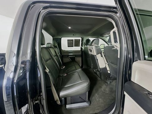 Used 2017 Ford F250 XLT w/ XLT Premium Package AWD/4WD image 26