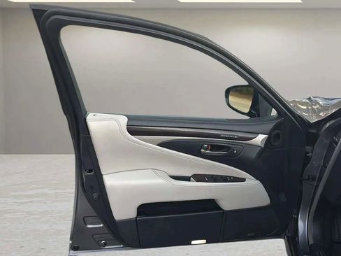 Used 2013 Lexus LS 460 L image 8