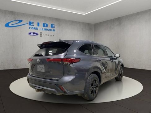 Used 2021 Toyota Highlander XLE AWD/4WD image 10