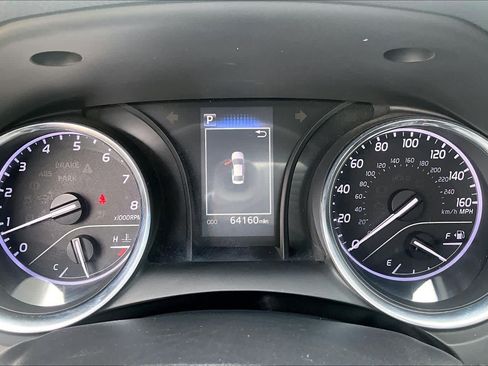Used 2020 Toyota Camry SE FWD image 22