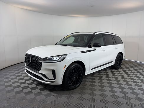 Used 2026 Lincoln Aviator Reserve w/ Jet Appearance Package AWD/4WD image 2
