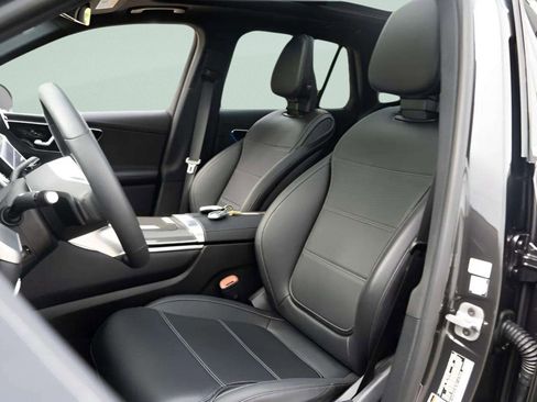 Used 2024 Mercedes-Benz GLC 300 4MATIC image 44