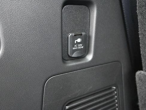 Used 2025 Nissan Armada SL AWD/4WD image 16
