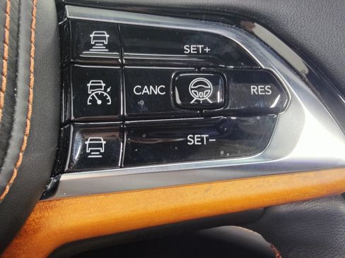 Used 2024 Jeep Grand Cherokee Summit AWD/4WD image 39