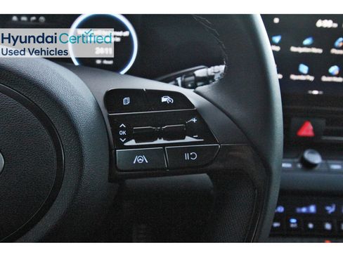 Certified 2025 Hyundai Elantra SEL FWD image 17