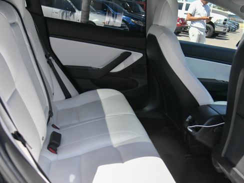 Used 2018 Tesla Model 3 Long Range image 38