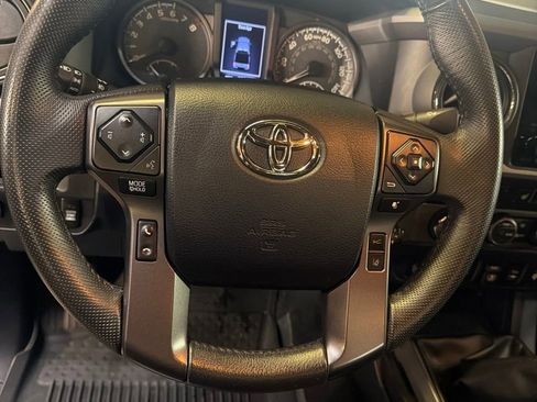 Used 2019 Toyota Tacoma TRD Off-Road w/ TRD Premium Off Road Package AWD/4WD image 15