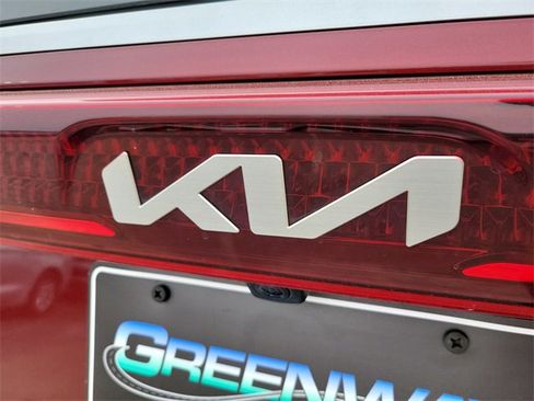 Used 2022 Kia Carnival LX image 33