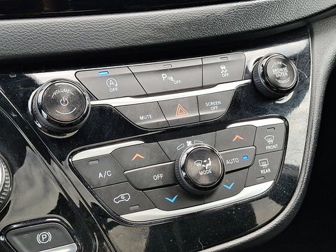 Certified 2018 Chrysler Pacifica Touring-L Plus FWD image 17