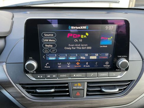 Used 2025 Nissan Altima 2.5 SV image 17