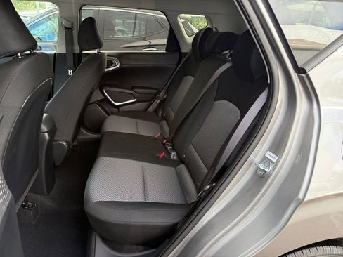 Used 2025 Kia Soul LX w/ LX Technology Package FWD image 36