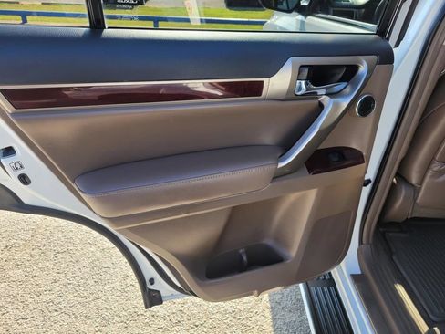 Used 2019 Lexus GX 460 Luxury AWD/4WD image 16