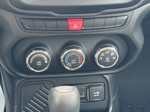 Used 2015 Jeep Renegade Sport w/ Power & Air Group image 27