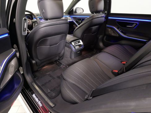 Used 2022 Mercedes-Benz S 500 4MATIC w/ AMG Line Package image 36