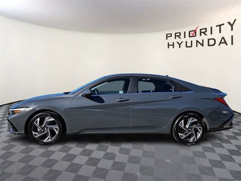 Certified 2024 Hyundai Elantra SEL w/ Convenience Package image 7