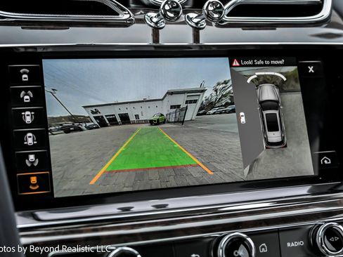 Used 2022 Bentley Bentayga image 50