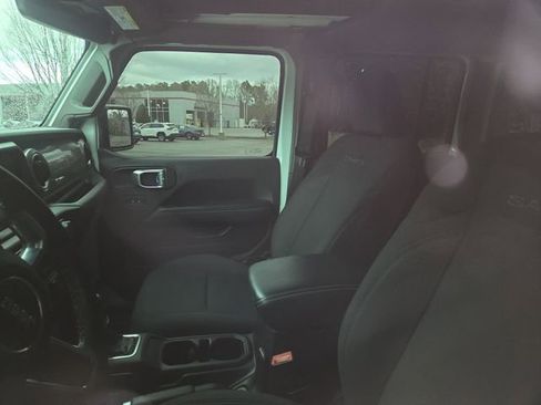 Used 2021 Jeep Wrangler Unlimited Sahara image 9