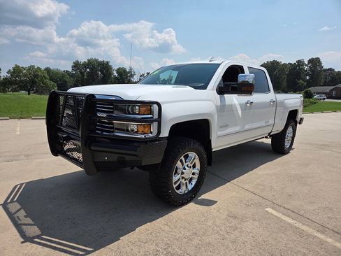 Used 2016 Chevrolet Silverado 2500 High Country w/ Duramax Plus Package AWD/4WD image 9