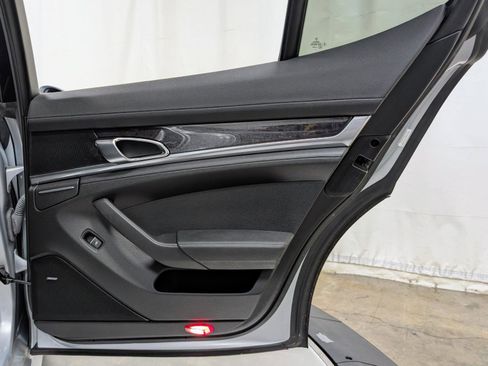 Used 2014 Porsche Panamera 4 image 24