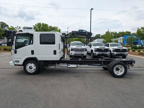 New 2025 Chevrolet Low Cab Forward image 9