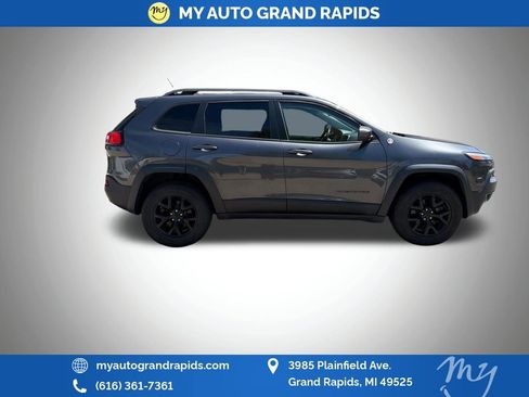 Used 2015 Jeep Cherokee Trailhawk w/ Comfort/Convenience Group AWD/4WD image 8