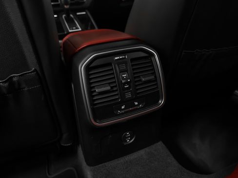 Certified 2023 Porsche Macan AWD/4WD image 40