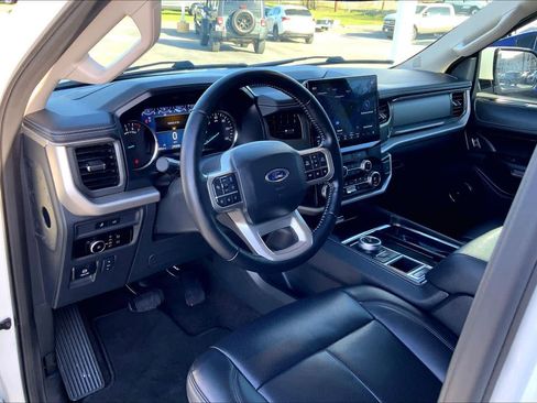 Used 2023 Ford Expedition XLT image 16