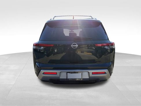 Used 2023 Nissan Pathfinder Platinum w/ Black Appearance Package image 7