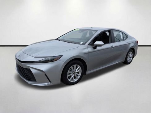 Used 2025 Toyota Camry LE w/ Convenience Package FWD image 8