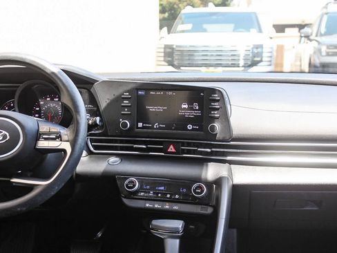 Used 2023 Hyundai Elantra SEL FWD image 17