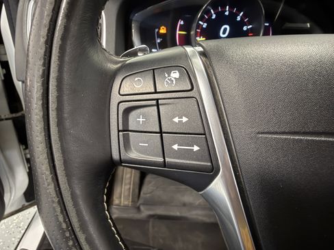 Used 2017 Volvo V60 T6 R-Design Platinum w/ Climate Package image 18