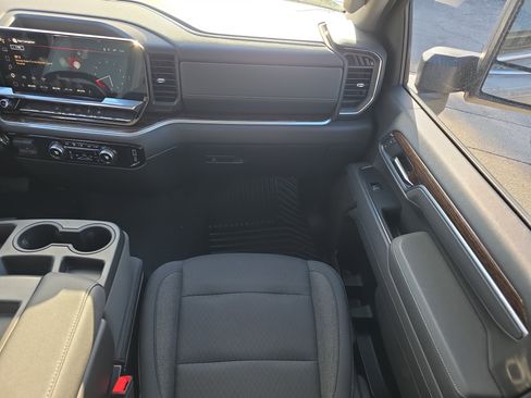 Used 2025 GMC Sierra 2500 SLE w/ SLE Convenience Package image 19