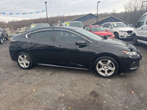 Used 2017 Chevrolet Volt LT w/ Comfort Package FWD image 3