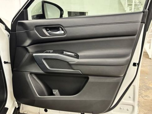 Used 2024 Nissan Pathfinder SL w/ SL Premium Package FWD image 24