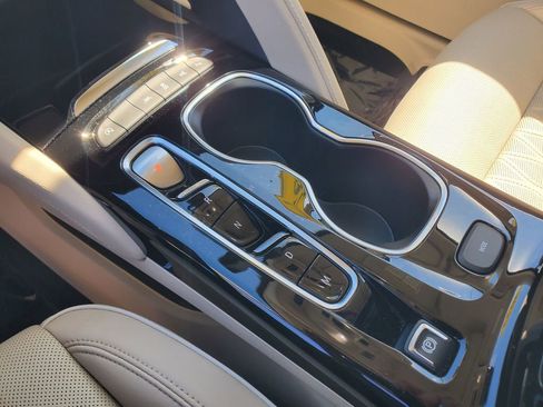 Used 2022 Buick Envision Avenir w/ Technology Package II image 33