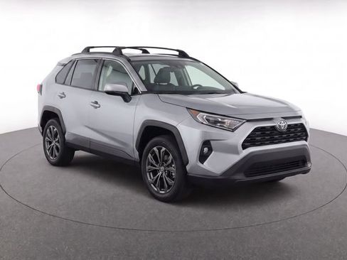 Used 2023 Toyota RAV4 XLE Premium AWD/4WD image 2