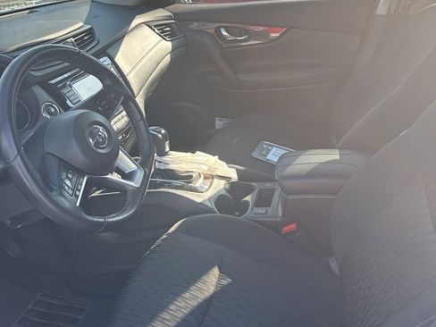 Used 2019 Nissan Rogue SV w/ Premium Package image 6