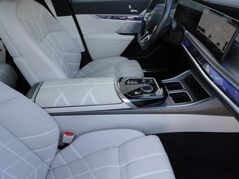 Certified 2023 BMW i7 xDrive60 w/ Executive Package 2 AWD/4WD image 13