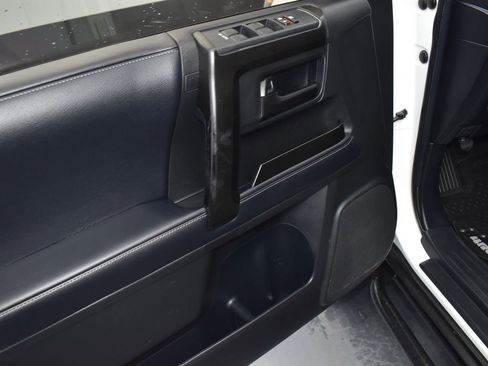 Used 2018 Toyota 4Runner SR5 Premium image 9