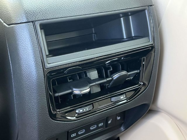 New 2026 Jeep Grand Cherokee Limited w/ Limited Altitude Package RWD image 17