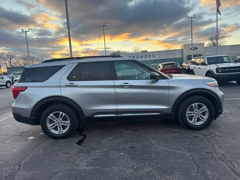 Used 2023 Ford Explorer XLT image 5