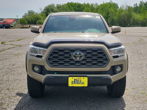 Used 2020 Toyota Tacoma TRD Off-Road w/ Technology Package AWD/4WD image 2