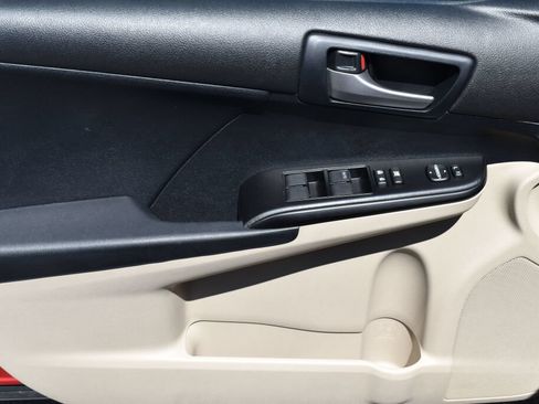 Used 2012 Toyota Camry LE FWD image 17