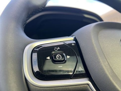 Certified 2025 Volvo XC60 B5 Plus AWD/4WD image 32