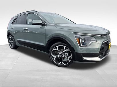 New 2025 Kia Niro SX