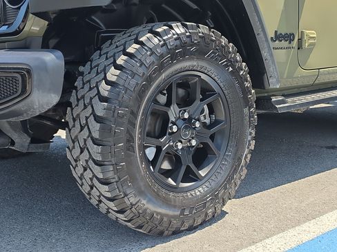 Used 2025 Jeep Wrangler Sport AWD/4WD image 11