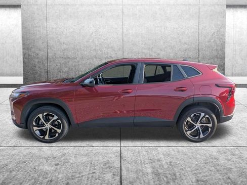 Used 2024 Chevrolet Trax RS w/ Sunroof Package FWD image 6