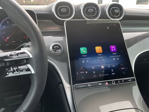 Used 2025 Mercedes-Benz GLC 300 4MATIC image 31